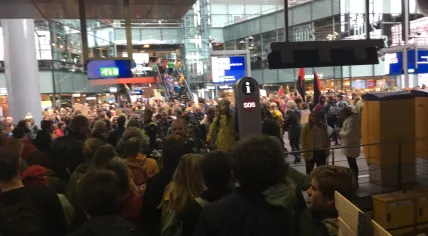 The Hague Central Station packed with climate strikers, 27 September 2019
