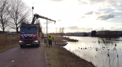 Firefighters in the Böttgerwater, in Ypenburg, Den Haag