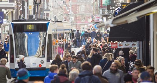 A crowded Leidsestraat in Amsterdam