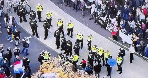 Riot police keep anti-asylum and anti-fascism protesters apart in Amersfoort, 30 September 2025