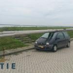 Man caught driving with two giant lampposts on his car in Lelystad, 1 Aug 2017