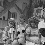 Pieke Dassen, Aart Staartjes (middle) and Jennifer Willems in Dutch children's show De film van Ome Willem in 1981