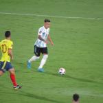 Lisandro Martinez playing for Argentina against Colombia in 2022