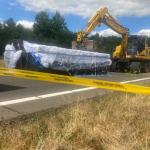 Rijkswaterstaat cleaning up waste dumped by farmers on the A50 between Apeldoorn and Apeldoorn-Noord, 27 July 2022