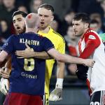 Davy Klaassen of Ajax (6) is hit by an object. (l-r) Alireza Jahanbaksh of Feyenoord, Davy Klaassen of Ajax, Feyenoord goalkeeper Timon Wellenreuther, Santiago Gimenez of Feyenoord during the Semi-Final of the TOTO KNVB Cup match between Feyenoord and Ajax in Feyenoord Stadium de Kuip op 5 april 2023 in Rotterdam, Netherlands.