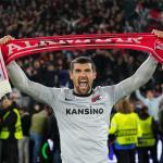 AZ Alkmaar keeper Mathew Ryan celebrates the victory tijdens the UEFA Conference League Quarter-final match between AZ Alkmaar and RSC Anderlecht in the AFAS stadium on 20 april 2023 in Alkmaar, Netherlands.