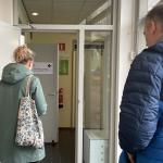 Voters show up at a polling place in Amsterdam-Oost for the 2023 General Election. 22 November 2023