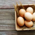 Brown chicken eggs in a wooden container