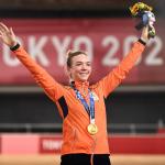 Shanne Braspennincx with her gold medal at the Tokyo Olympics, 2021