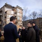 Mark Rutte and Volodymyr Zelenskyy visit a building destroyed in Kharkiv during the war between Russia and Ukraine. 1 March 2024