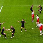 Go Ahead Eagles players celebrate the 1-2 by Joris Kramer (4). Utrecht players disappointed during the European football play-offs final between FC Utrecht and Go Ahead Eagles at Galgenwaard stadium on May 26, 2024 in Utrecht, Netherlands