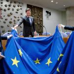 Outgoing Prime Minister Mark Rutte receives a European flag from Laurens Dassen (Volt) and Jan Paternotte (D66) prior to the European summit of June 27 and 28, 2024.