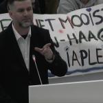 Patrick Wijsman, chairman of the residents’ organization De 5 Struiken, speaking at a Hague city council meeting on the demolition of homes on Weigeliaplein, 12 June 2024