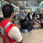 An employee of the Red Cross with stranded passengers at Eindhoven airport, August 28, 2024.