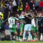 Feyenoord players celebrate the 1-3 during the UEFA Champions League match between Benfica and Feyenoord at Estadio do Benfica on October 23, 2024 in Lisbon, Portugal