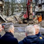  David van Weel, Dick Schoof, and Jan van Zanen meet with fire department leaders at the site of a building collapse that left several dead and wounded on Tarwekamp in The Hague. 8 Dec. 2024
