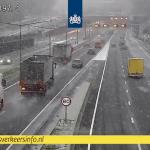 Snow blows across the N7 in Groningen, leading authorities to reduce the speed limit due to low visibility and icy conditions. 3 January 2025