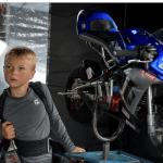 Sid Veijer, the 7-year-old boy who was seriously injured two weeks ago in a go-karting accident at an indoor track in Swalmen, Limburg, has died from his injuries.