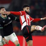 Jacob Moder of Feyenoord, Ismael Saibari of PSV Eindhoven during the KNVB Cup match between PSV Eindhoven and Feyenoord at the Phillips stadium on February 5, 2025 in Eindhoven, Netherlands