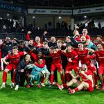 Players of AZ Alkmaar celebrate the victory during the KNVB Cup match between Heracles Almelo and AZ at the Erve Asito stadium on February 27, 2025 in Almelo, Netherlands.
