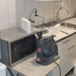 Authorities uncovered a drug lab inside a residential home in The Hague on Monday night, leading to the arrest of four Colombian suspects. 