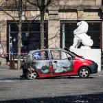 People quickly ran from the scene of an explosion triggered in a car on Dam Square in Amsterdam. 3 April 2025