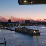 Smoke from a large fire on a scrap metal ship in Amsterdam’s Westelijk Havengebied drifts over the port and IJ, 15 May 2025