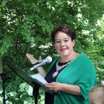 Utrecht mayor Sharon Dijksma unveiling the Maarten van Rossem memorial bench in the Wilhelminapark, 16 May 2025
