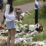 Flowers on Holterbergweg in Duivendrecht where 17-year-old Lisa from Abcoude was murdered on 20 August 2025. Photo taken on 26 August 2025