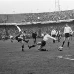 Ove Kindvall shooting towards goal in Feyenoord's 5-0 victory against NAC Breda, February 22, 1970.