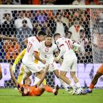 Tijjani Reijnders, Xavi Simons, and Memphis Depay of the Netherlands in action with Bartosz Slisz and Piotr Zieliński of Poland during the World Cup qualifying match at De Kuip in Rotterdam on September 4, 2025.