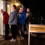 Early voters line up at De Tuin van Kapitein Rommel in Castricum to cast their vote at midnight in the parliamentary election, 29 October 2025