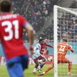 FCSB's Mihai Toma (C) scores the 2-3 past Feyenoord's goalkeeper Timon Wellenreuther (R) and Jordan Lotomba (L) during the UEFA Europa League match between FCSB and Feyenoord Rotterdam, in Bucharest, Romania, 11 December 2025
