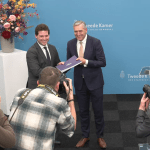 Informateur Sybrand Buma presents the coalition agreement with President of the Tweede Kamer, Thom van Campen. 