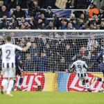 Joey Veerman of PSV Eindhoven, Kieran Trippier of Newcastle United FC, Yoane Wissa of Newcastle United FC, and Couhaib Driouech of PSV Eindhoven react to Harvey Barnes’ 0–3 goal during the UEFA Champions League match between Newcastle United FC and PSV Eindhoven at St. James’ Park on January 21, 2026, in Newcastle, United Kingdom.