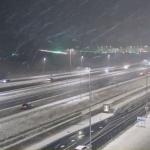 Snow falls on the A4 along the southern edge of Schiphol Airport, near Amsterdam and Badhoevedorp. 15 Feb. 2026