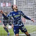 Kian Fitz-Jim of AFC Ajax celebrates scoring the 1–1 during the Dutch Eredivisie match between AZ Alkmaar and AFC Ajax at the AFAS Stadium on February 8, 2026, in Alkmaar, the Netherlands.