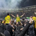 Players of ADO Den Haag celebrate with supporters after the victory and their return to the Eredivisie following the Keuken Kampioen Divisie match between ADO Den Haag and Jong FC Utrecht at the WerkTalent Stadium on March 17, 2026, in The Hague, Netherlands.