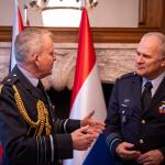 Netherlands Defence Chief Onno Eichelsheim and his British counterpart, Air Chief Marshal Sir Richard Knighton, discussing the Strait of Hormuz and the conflict between the U.S., Iran, and Israel. 1 Apr. 2026
