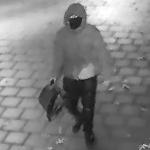 One of two people suspected in an explosive arson outside the Atrium office complex on Strawinskylaan in Amsterdam’s Zuidas business district. 16 Mar. 2026