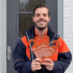 April Fools: PostNL offers free door hangers to let delivery workers know you can't accept a package right now because you're showering, pooping, or your mind is wandering. 1 April 2026