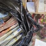 Thousands of euros found in a money laundering investigation focused on a Surinamese speciality shop in Rotterdam. 22 May 2026