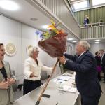 D66 Senator Paul van Meenen congratulates VVD MP Bente Becker and hands a bouquet to D66 MP Wieke Paulusma after the Eerste Kamer approved a ban on gay conversion therapy. 16 June 2026