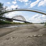 Low water levels at the Waalbrug bridge and the Wandelbrug Ooijpoort in Nijmegen, 20 July 2026