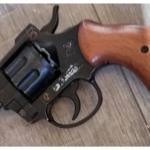 A gun found in the search of a home belonging to a new suspect in a string of Noord-Holland armed robberies in 2020 and 2021. 25 February 2025