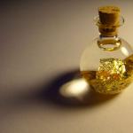 1280px-Gold_in_Flasche_4