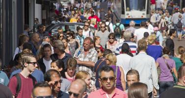 Crowded Leidsestraat in Amsterdam