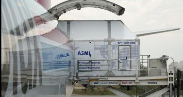 A container for ASML extreme ultraviolet (EUV) machinery is loaded into an airplane. May 2021