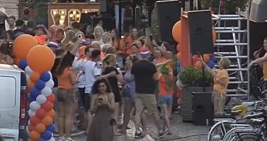 Oranje fans in Elburg celebrate after their side defeated Sweden 5-1 at the 2026 FIFA World Cup, June 20, 2026.