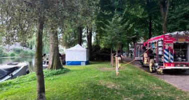 One person killed in fire on a houseboat in Amsterdam-West. July 4, 2026.